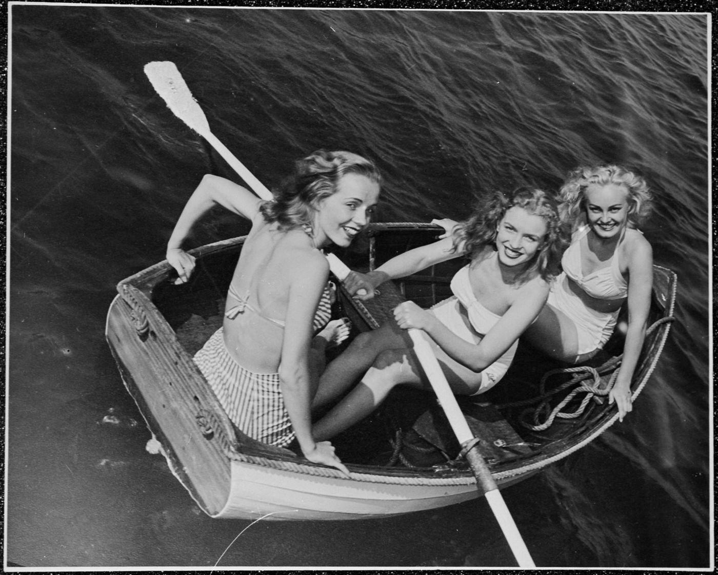 Marilyn Monroe out rowing with friends, 1941.