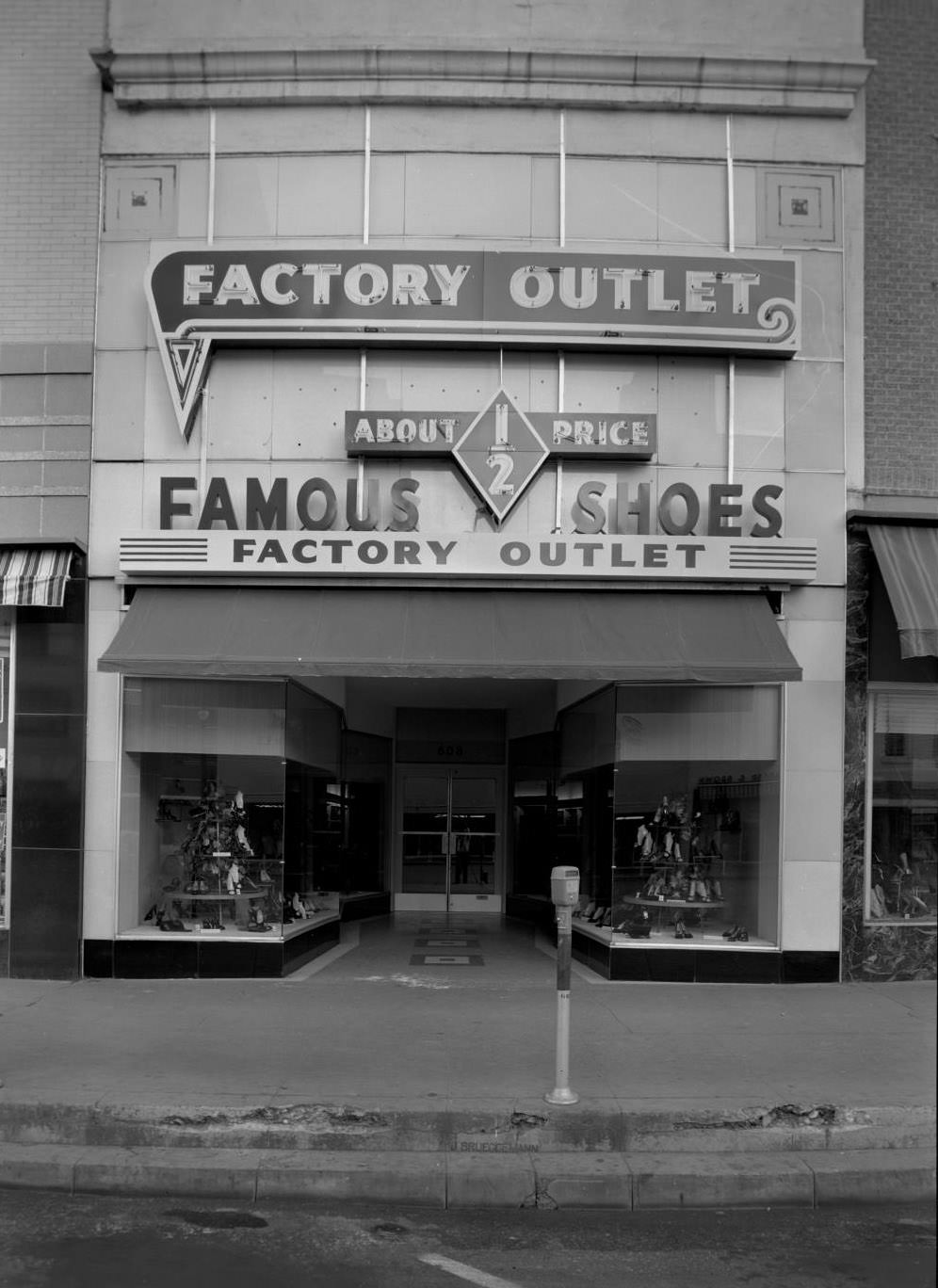 Factory Outlet Ladies Shoe Store at 608 Congress, 1956