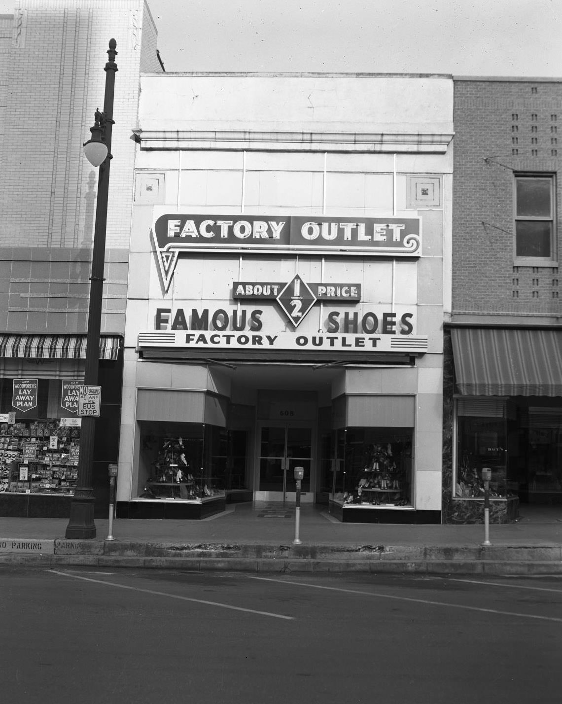 Syd Meyers' Factory Outlet Shoe Co. Exterior, 1956