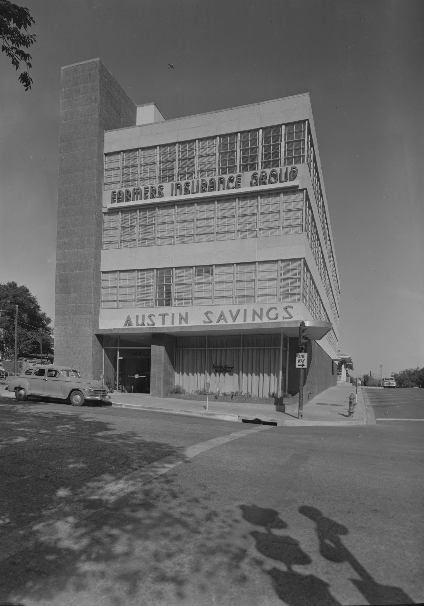 Building Housing Farmers Insurance and Austin Savings, 1952