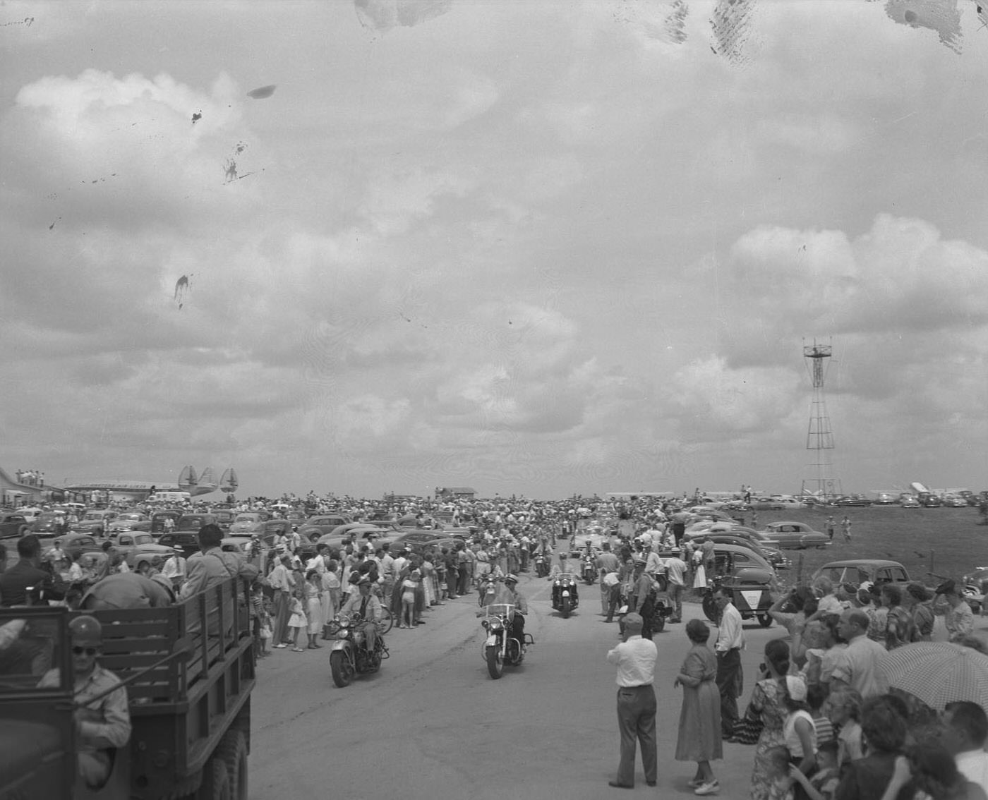 Crowd Watching Parachuters During MacArthur Visit to Capitol, 1951.