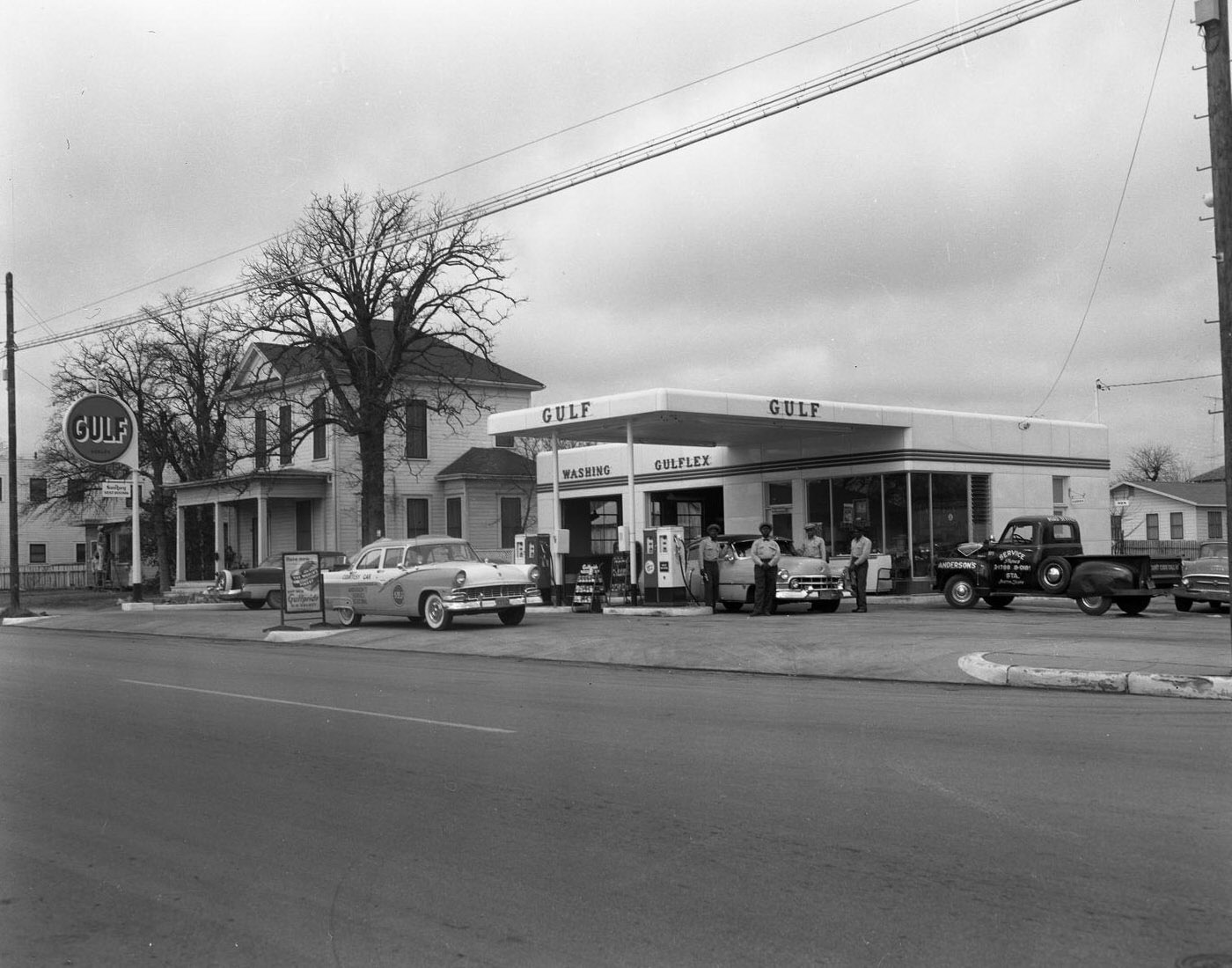 Crew at Anderson's Gulf Service Station in Austin, 1956.