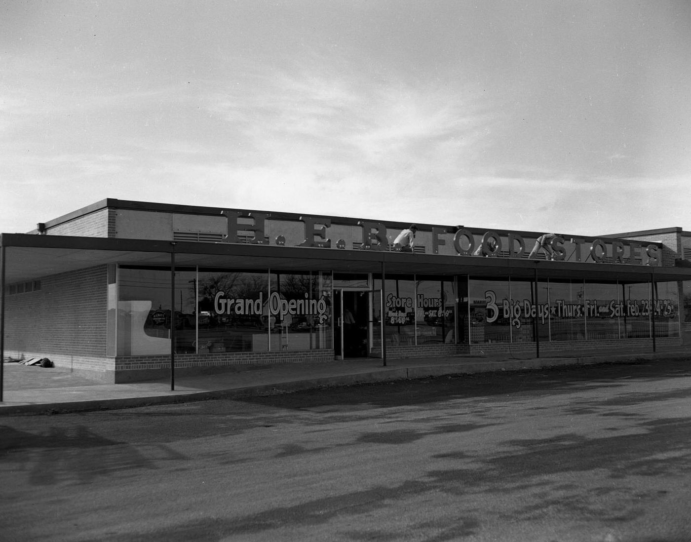 H.E.B Food Store at Allandale Village with Workers, 1950