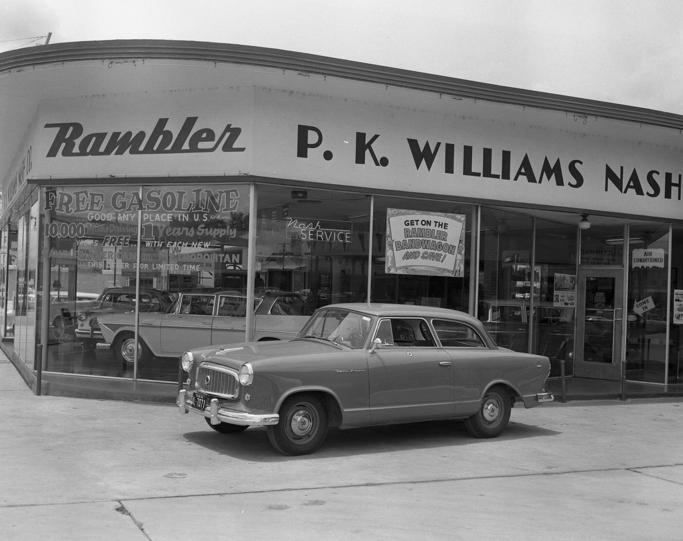 Nash Rambler Storefront on Congress Avenue, 1958.