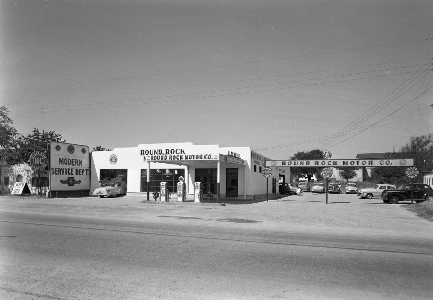 Round Rock Motor Company, Exterior With Cars and Sinclair Gasoline Sign, 1952.