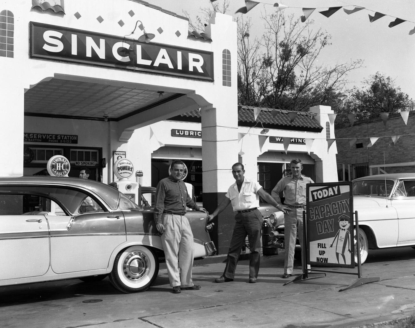 J&M Sinclair Service Station, 1955.