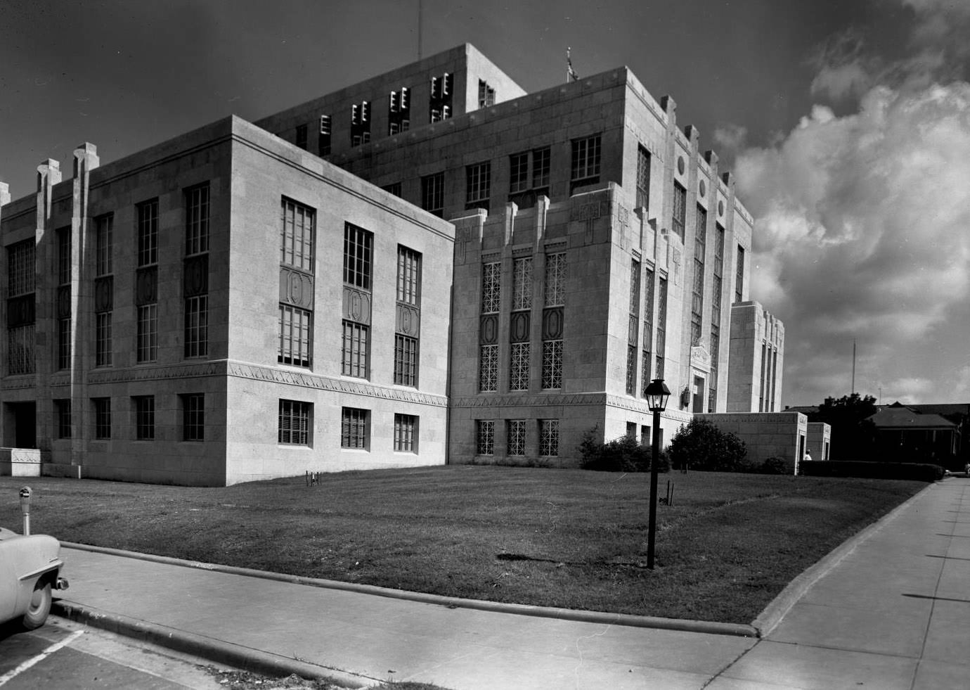 Side View of Travis County Courthouse with Gas Light, 1959.