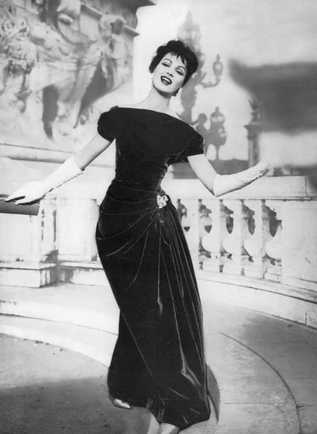 Betsy Pickering in a brilliant blue velvet gown by Grès, 1957