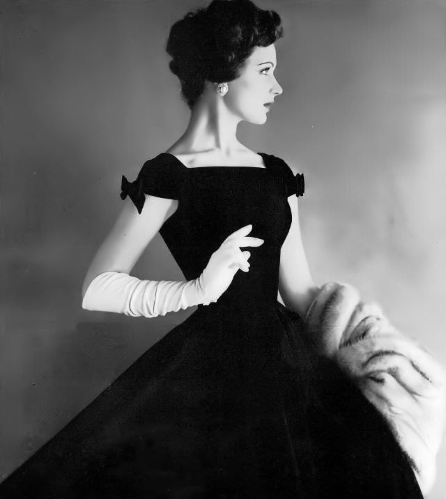 Betsy Pickering in a black velveteen dress by Anne Fogarty, 1957