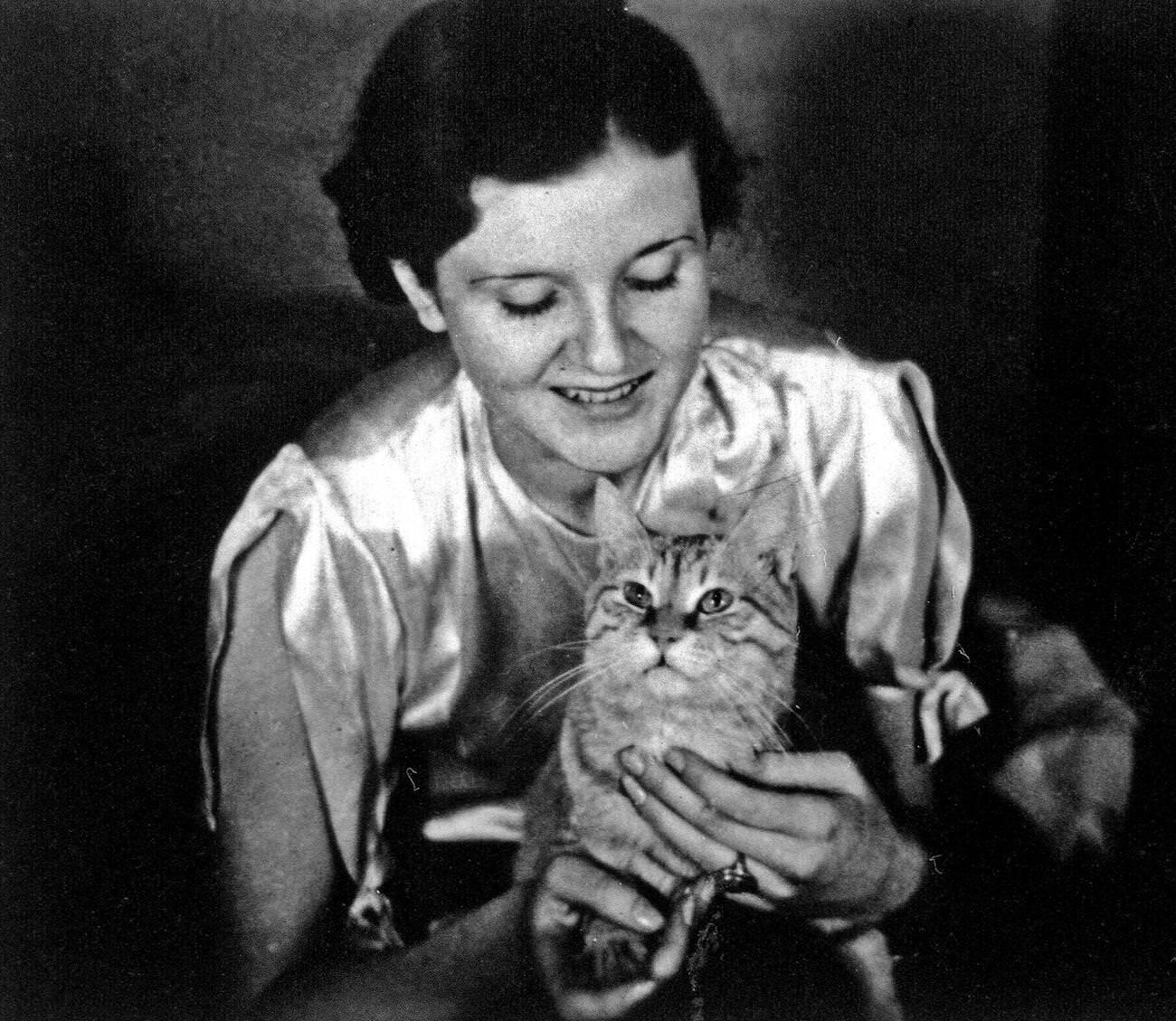 Eva Braun holding a cat, ca. 1930s