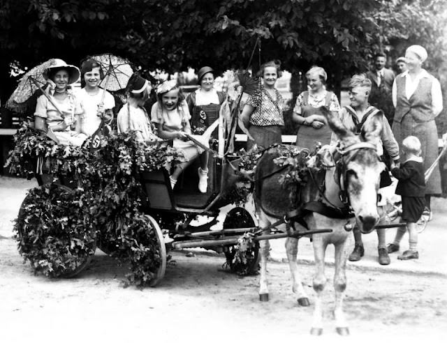 Everyday Life in Germany During World War II through Fascinating Vintage Photos