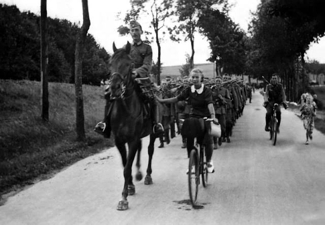 Everyday Life in Germany During World War II through Fascinating Vintage Photos