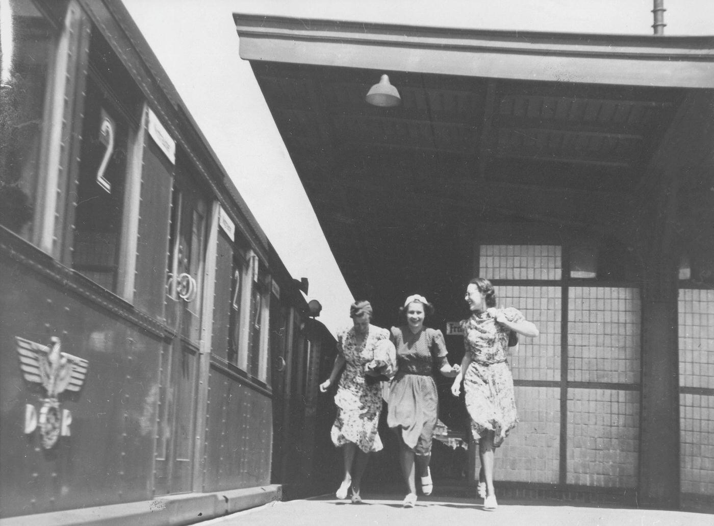 Young women at an S-Bahn station in Berlin, 1940.