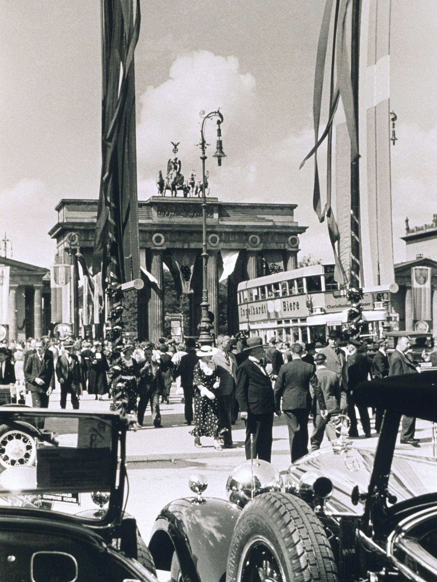 German Empire Free State Prussia Brandenburg Province Berlin: Pupils gardening, 1940.