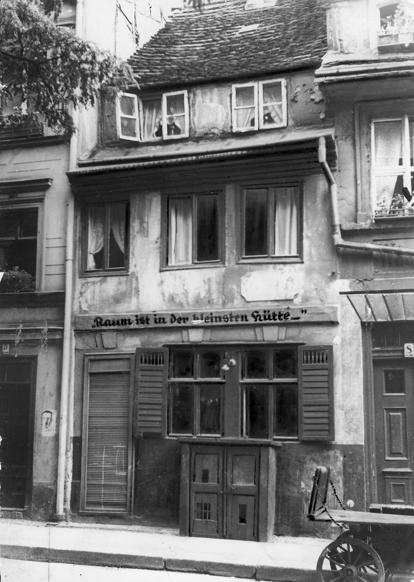 Old dwelling, Berlin, inscription "Room in the smallest cottage", 1880s.