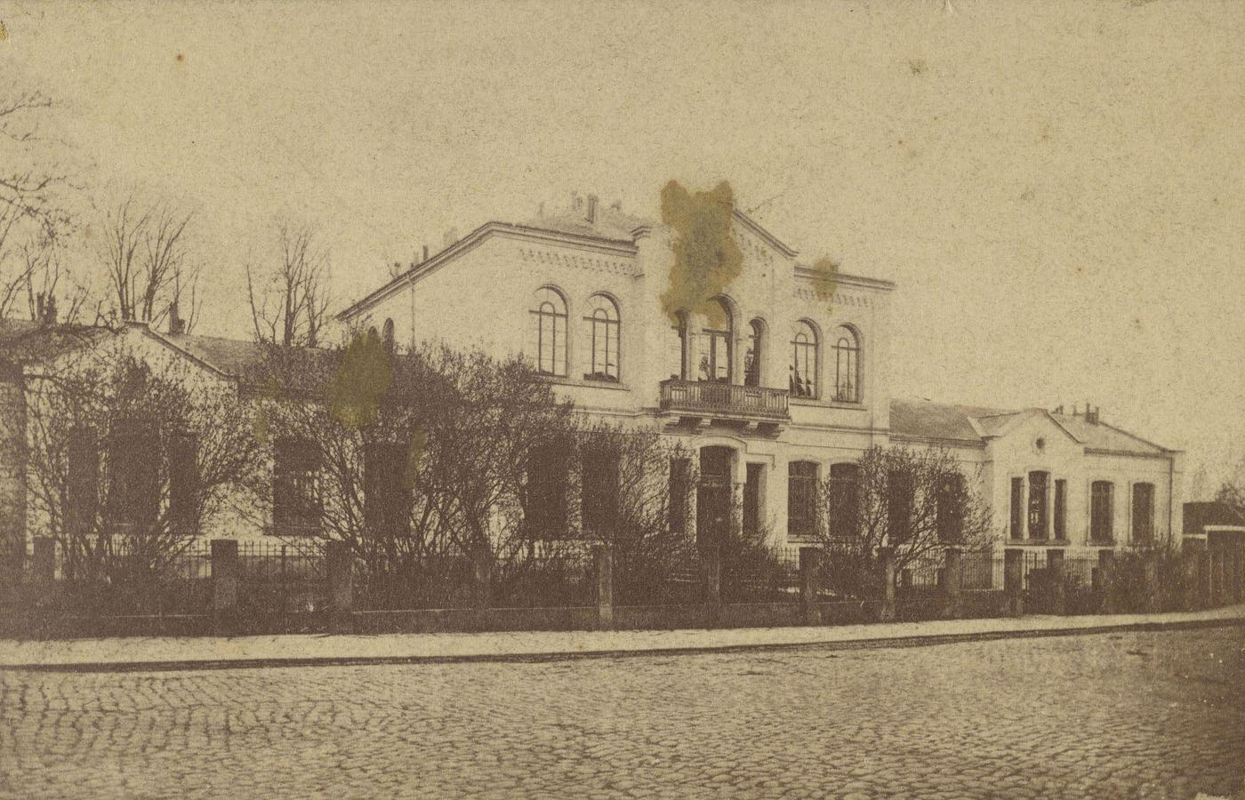 Building in Gottingen by H. Hoyer, 1880.