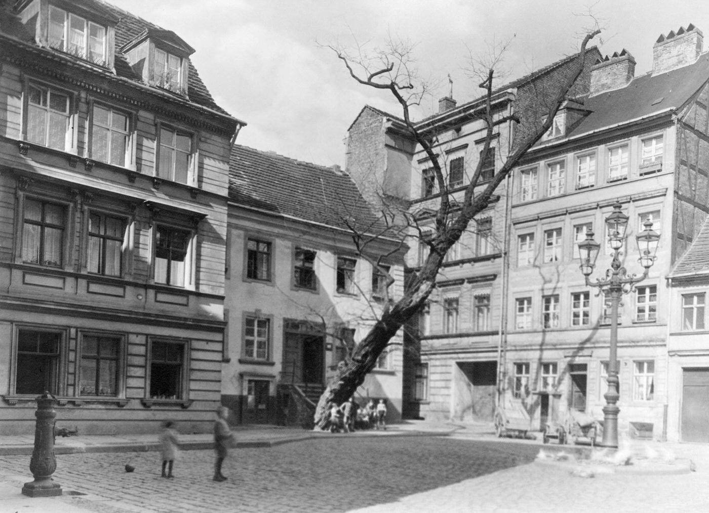 Germany, Berlin, Old Town: The Juedenhof, 1895