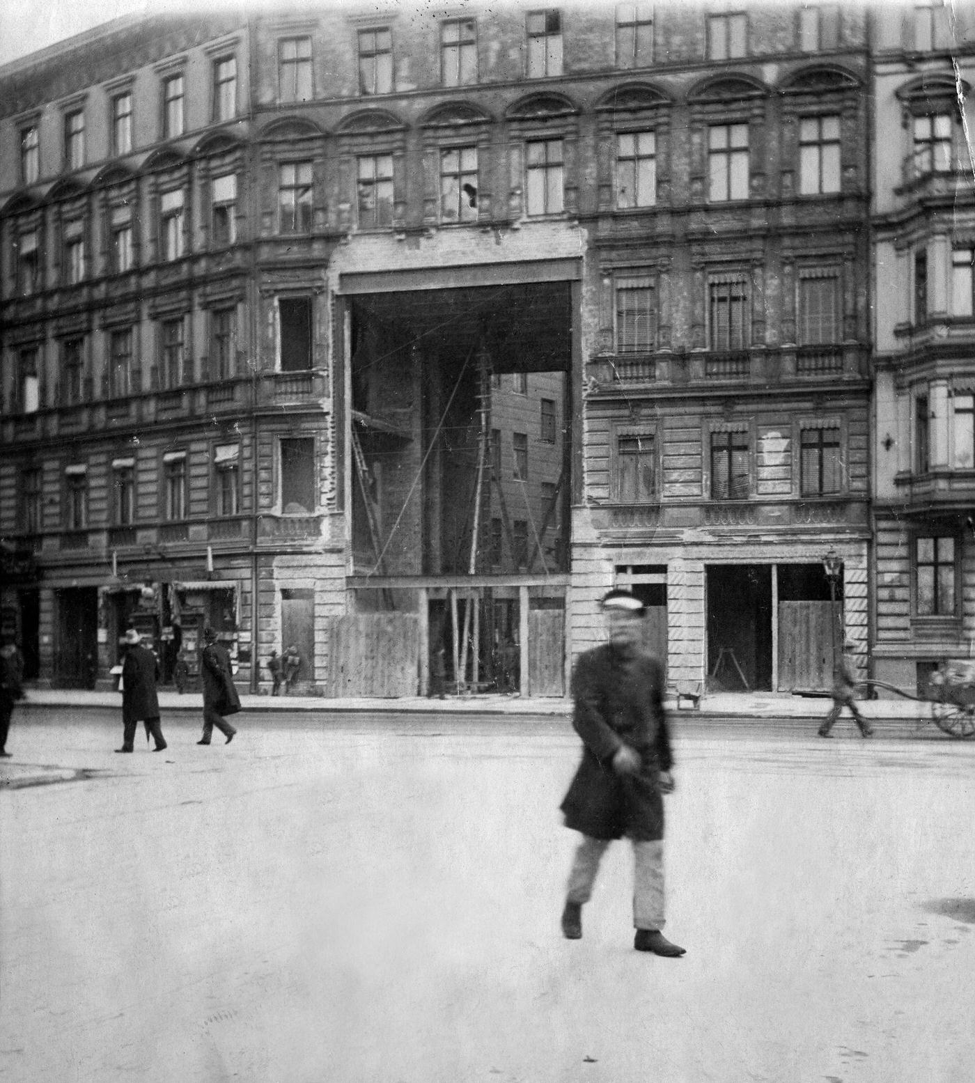 Building of the Berlin Underground, line crossing an apartment building in Buelowstrasse, Berlin