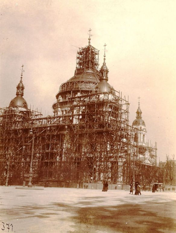 Churches under the construction, Berlin