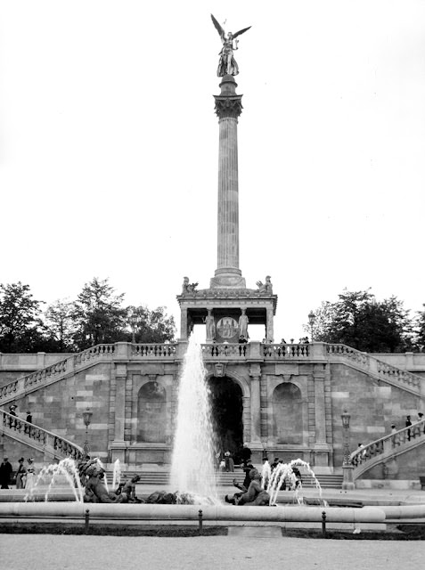 Friedens-Engel memorial in Munchen, 1904
