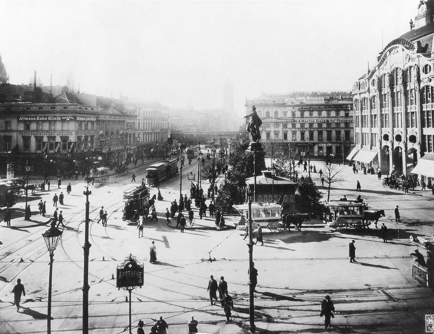 Berolina statue before Kaufhaus Hertie, Berlin Alexanderplatz, around 1900