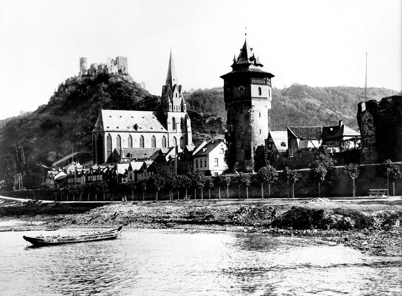 Liebfrauen Church and Schoenburg, Oberwesel, Germany, around 1900.