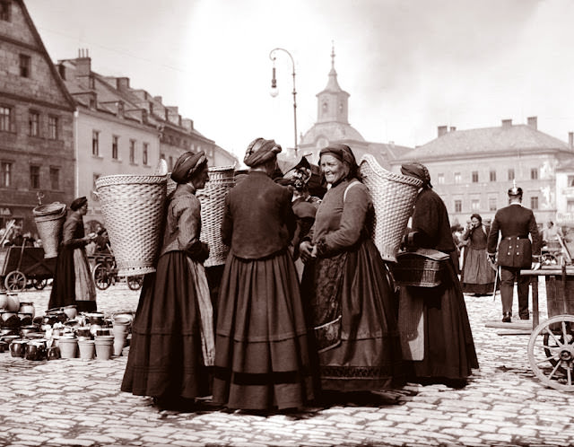 Women in market, Bayreuth,Bavaria