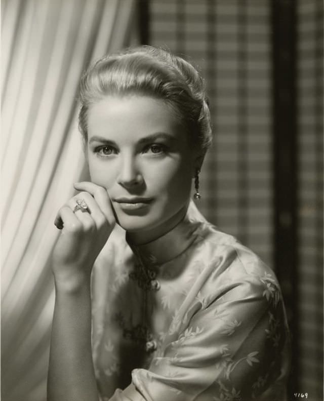 Capturing an Icon: Virgil Apger's 1950s Portraits of Grace Kelly