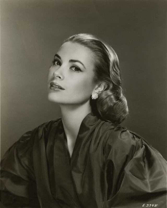 Capturing an Icon: Virgil Apger's 1950s Portraits of Grace Kelly