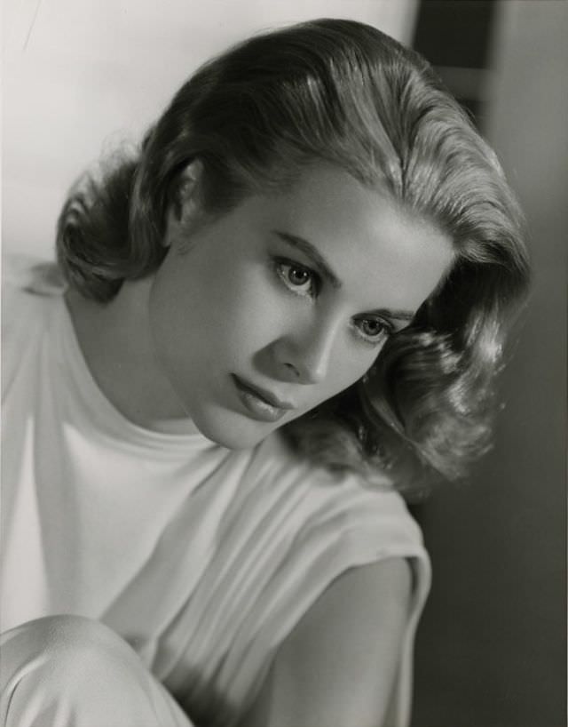 Capturing an Icon: Virgil Apger's 1950s Portraits of Grace Kelly