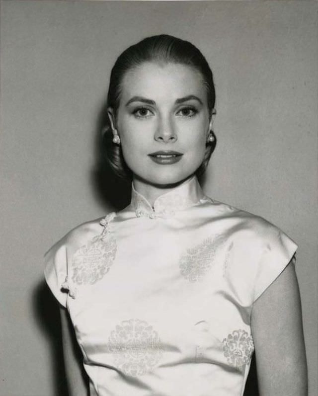 Capturing an Icon: Virgil Apger's 1950s Portraits of Grace Kelly