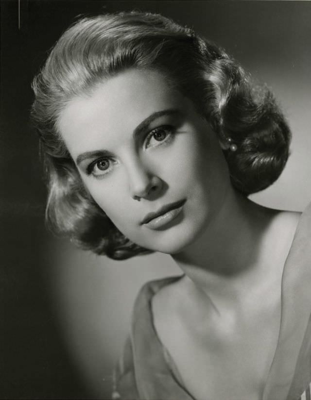 Capturing an Icon: Virgil Apger's 1950s Portraits of Grace Kelly