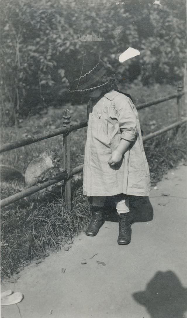 Close encounter, circa 1910s