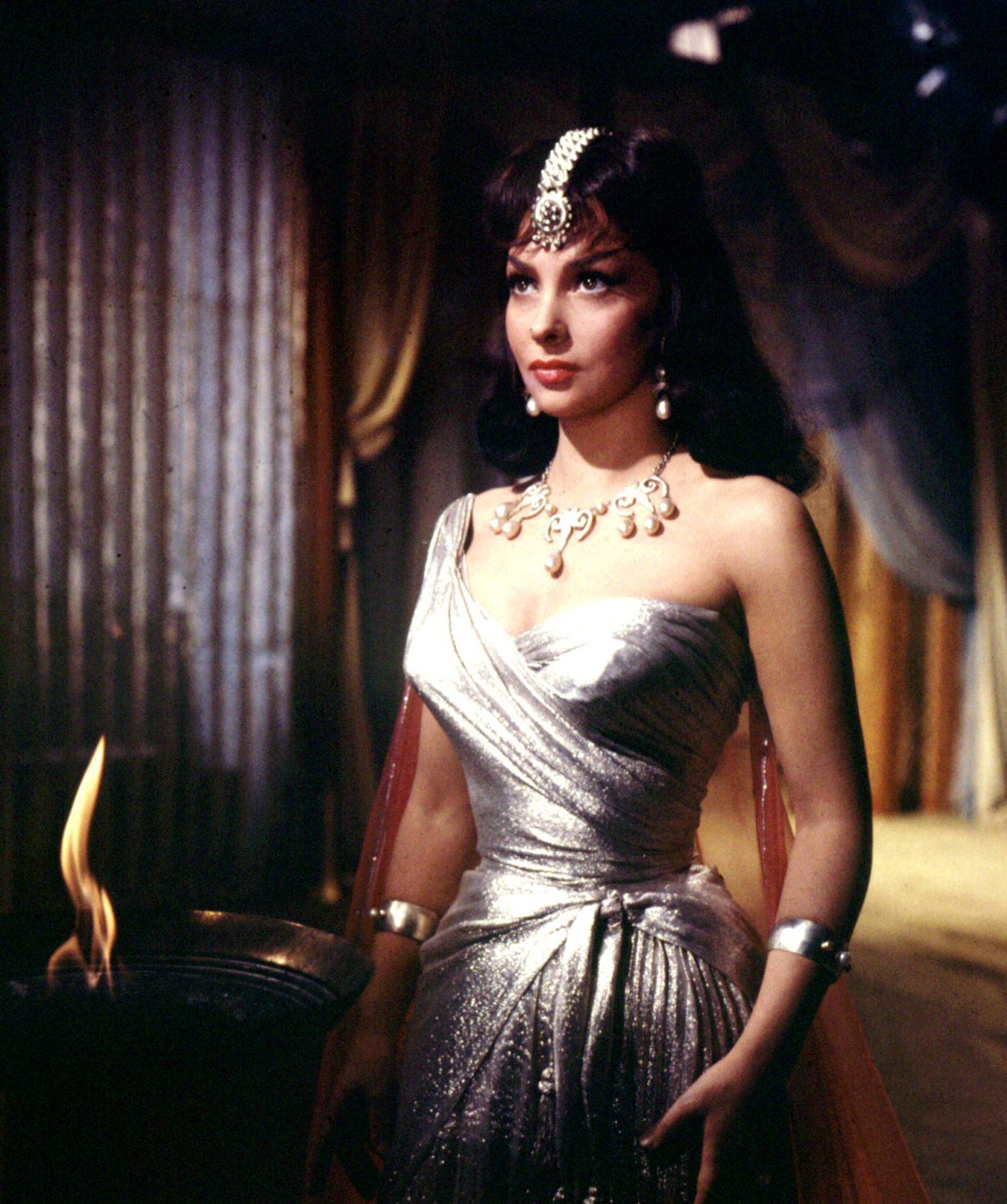 Actress Gina Lollobrigida shoots "Salomon and Sheba" in Madrid, Spain, 1958.