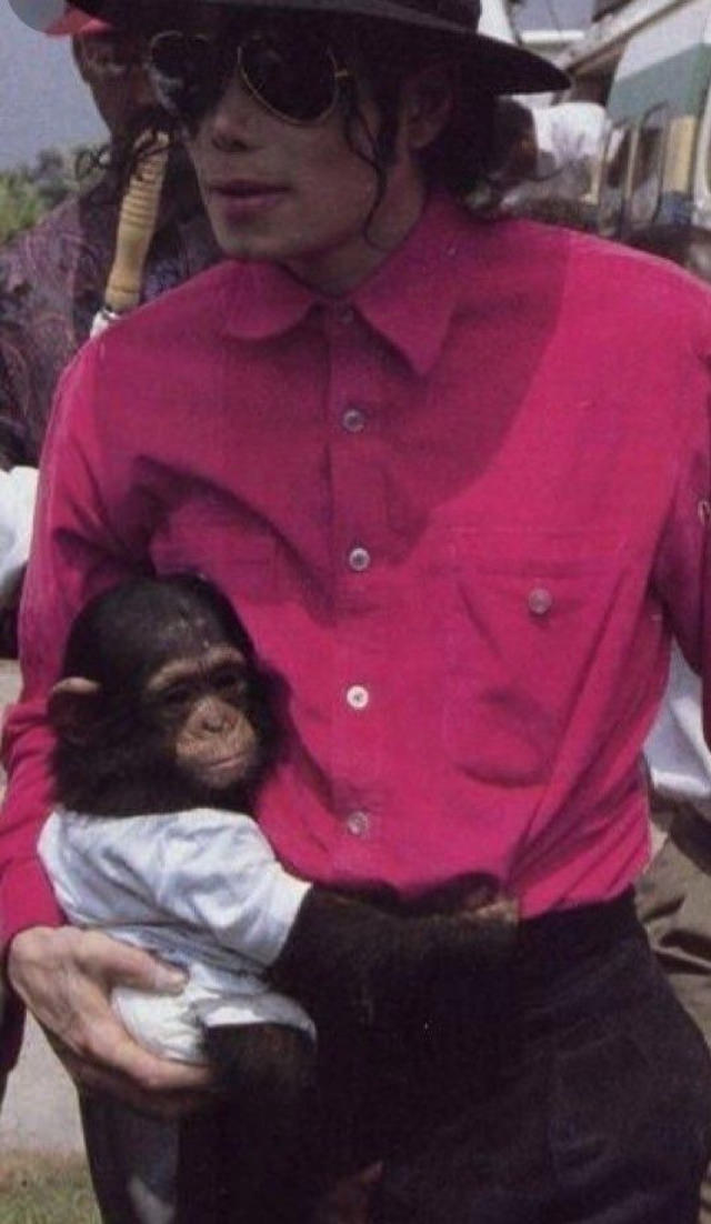 A Pop King and His Primate: The Tale of Michael Jackson and His Pet Chimp, Bubbles