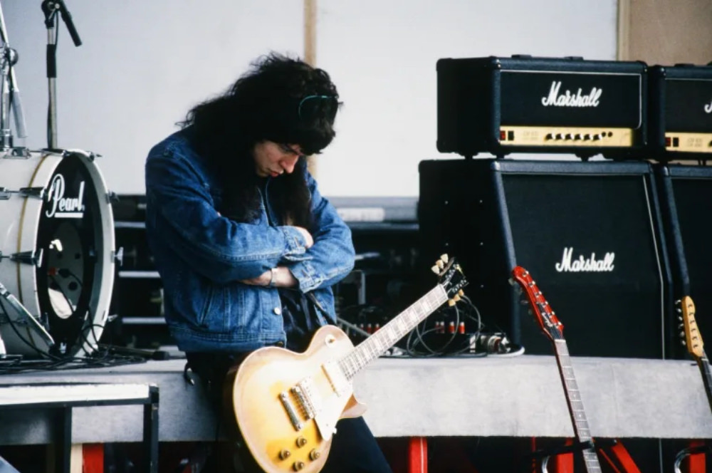 Tom Keifer takes a breather during Cinderella’s pre-show soundcheck.