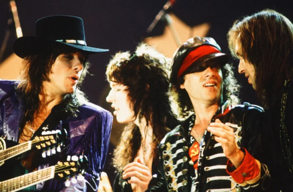 Richie Sambora, Tom Keifer, Klaus Meine and Gorky Park’s Nikolai Noskov share an onstage moment during the end-of-show all-star jam.