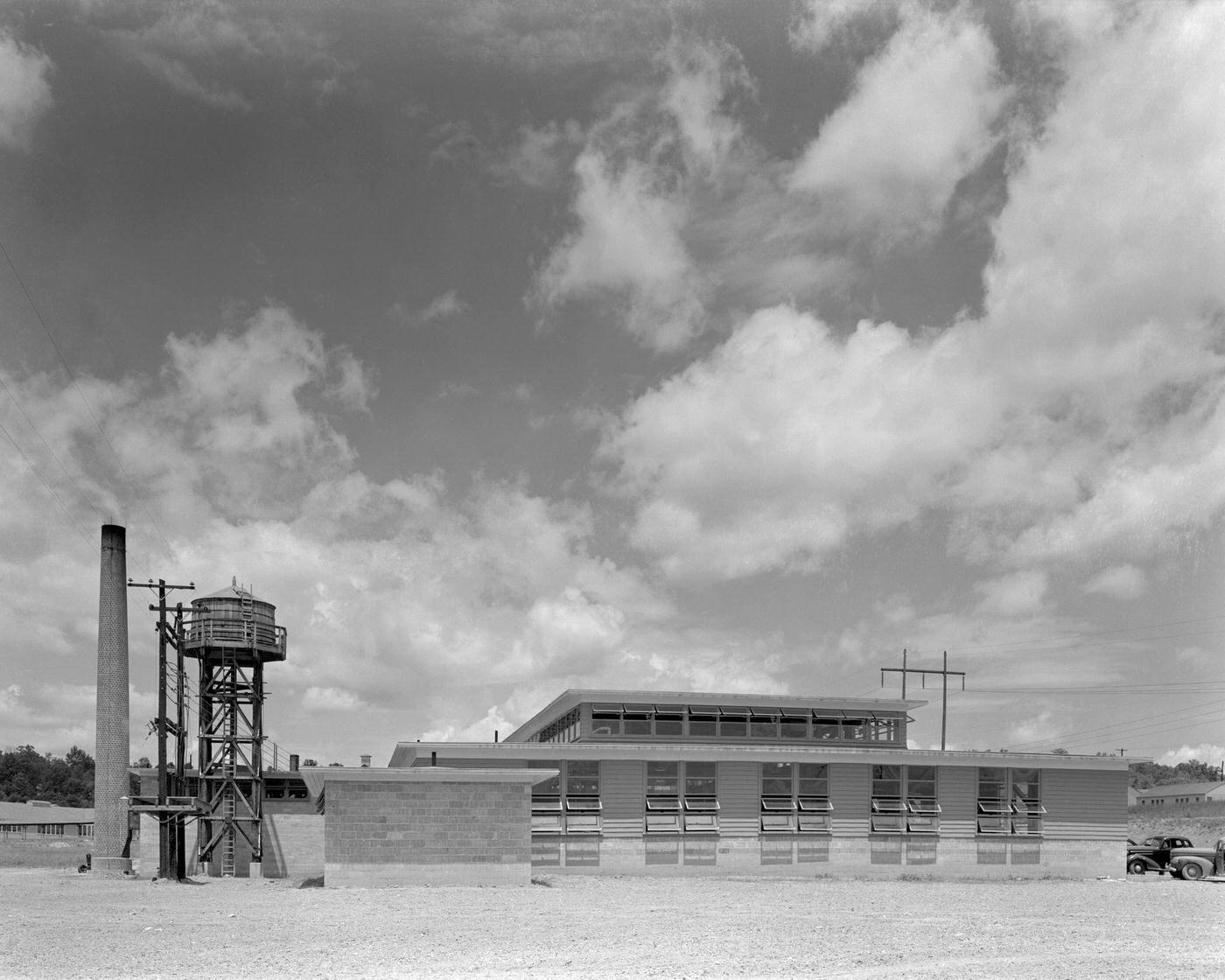 Building in Oak Ridge, Tennessee, 1944.