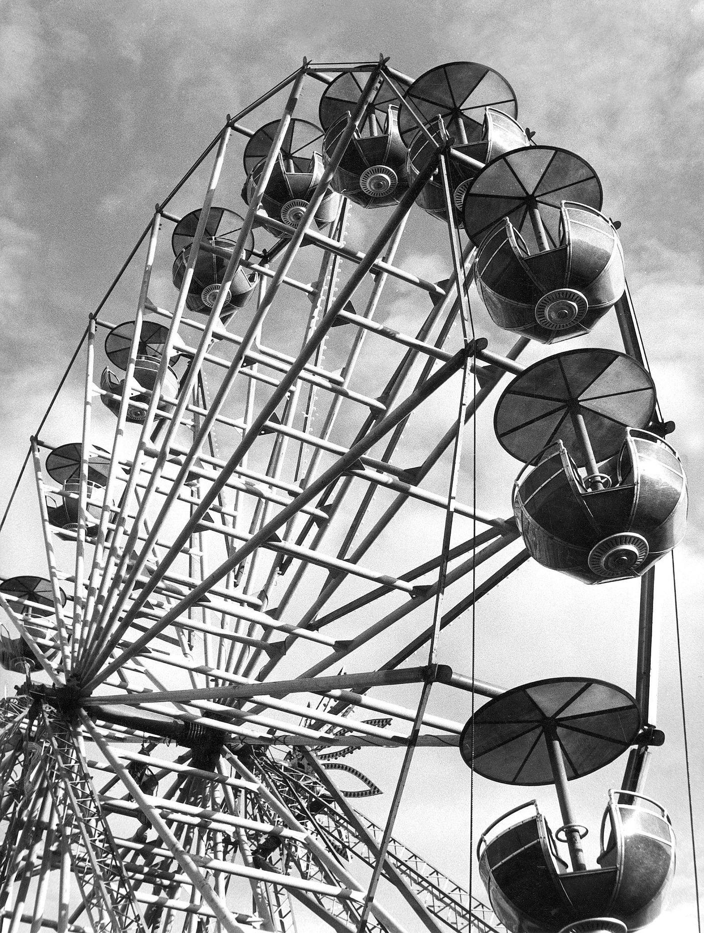 Oktoberfest Berlin, Riesenrad (Giant Wheel). 1962.