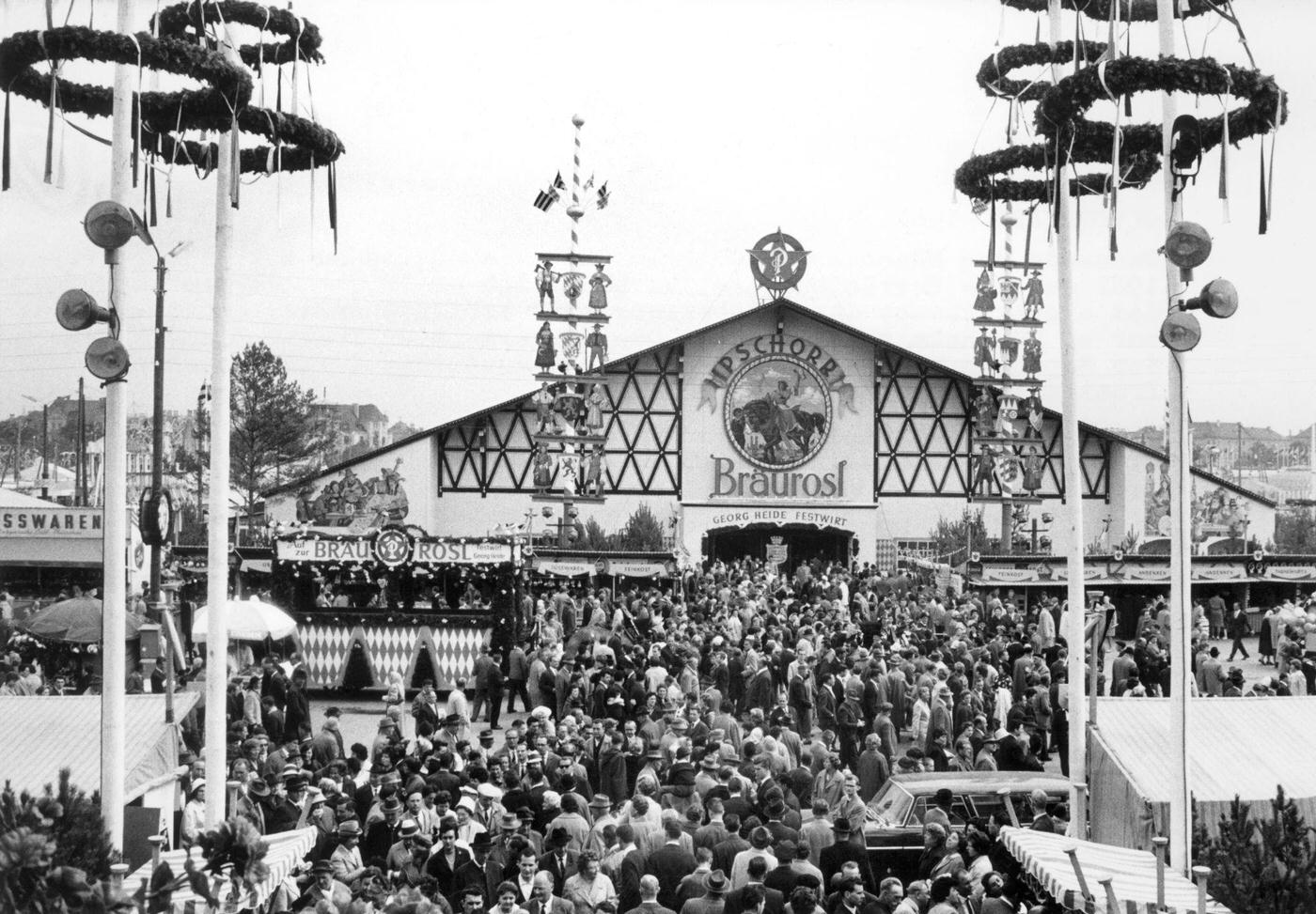 Crowds at Theresienwiese after Oktoberfest opening, 1962.