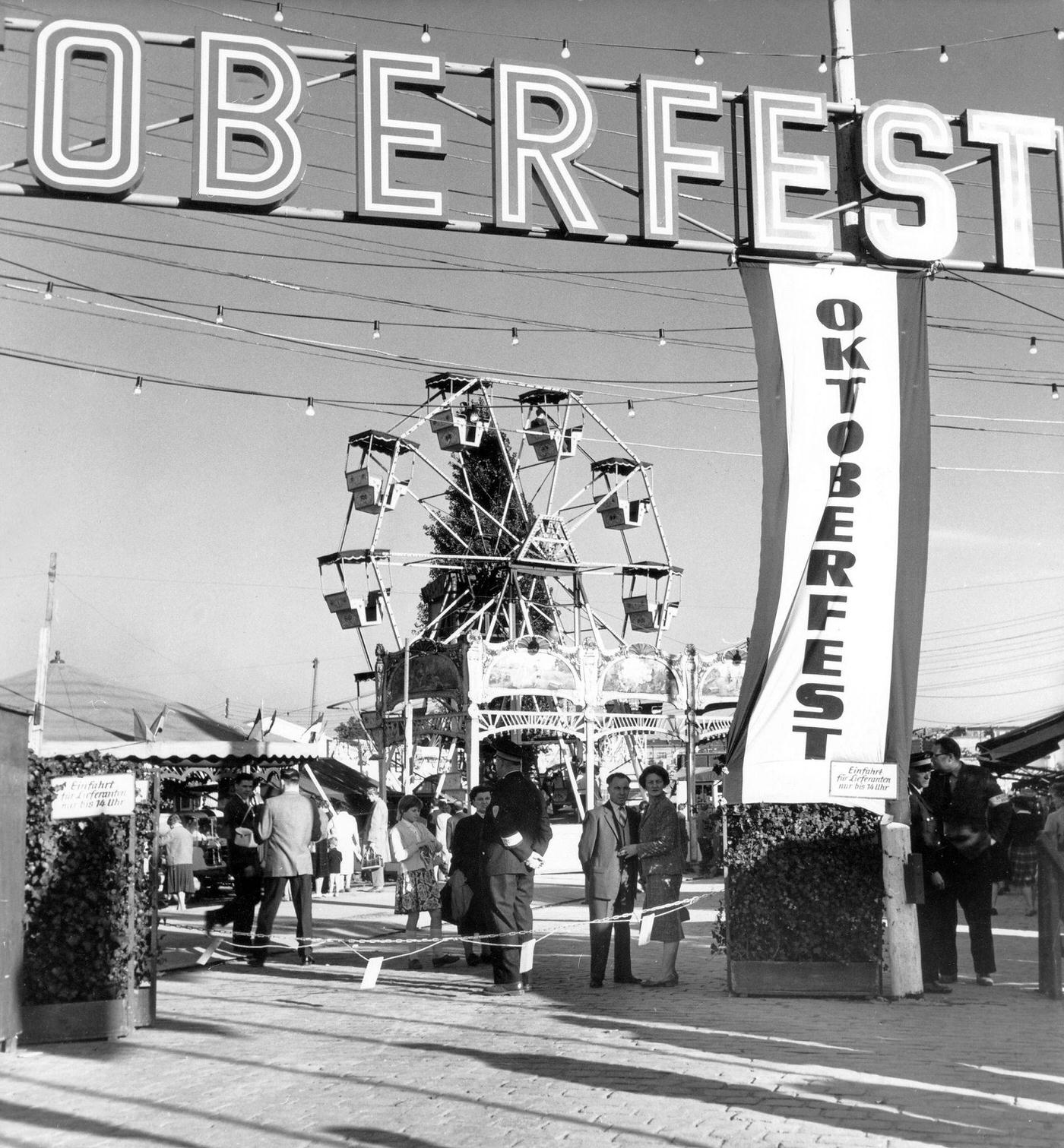 Oktoberfest Berlin, Riesenrad (Giant Wheel). 1960.