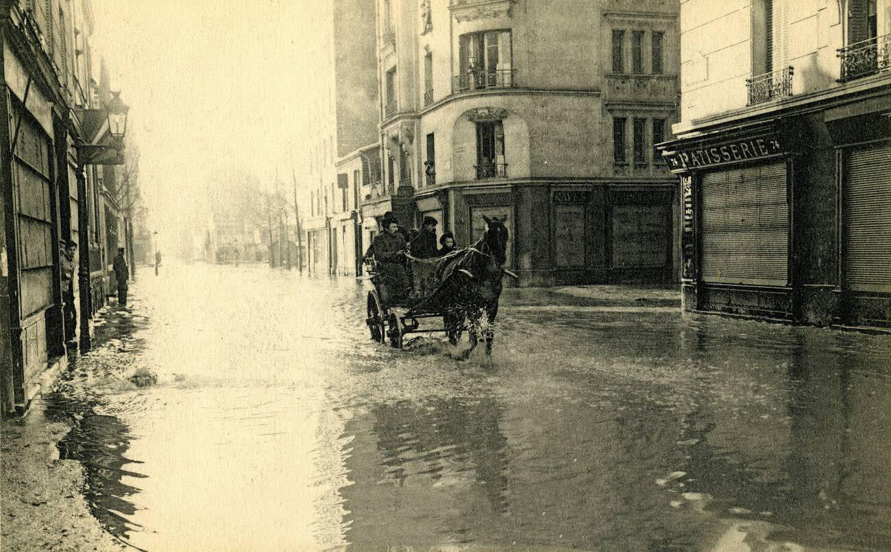 Paris Flood 1910 - Seine's Great Flood - Flooding in the Quartier de Javel.