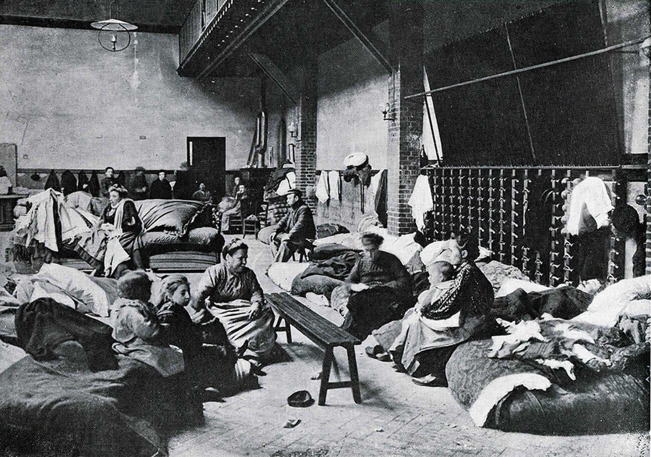 Great flood of Paris 1910 - Gymnasium of Rue Saint Lambert.