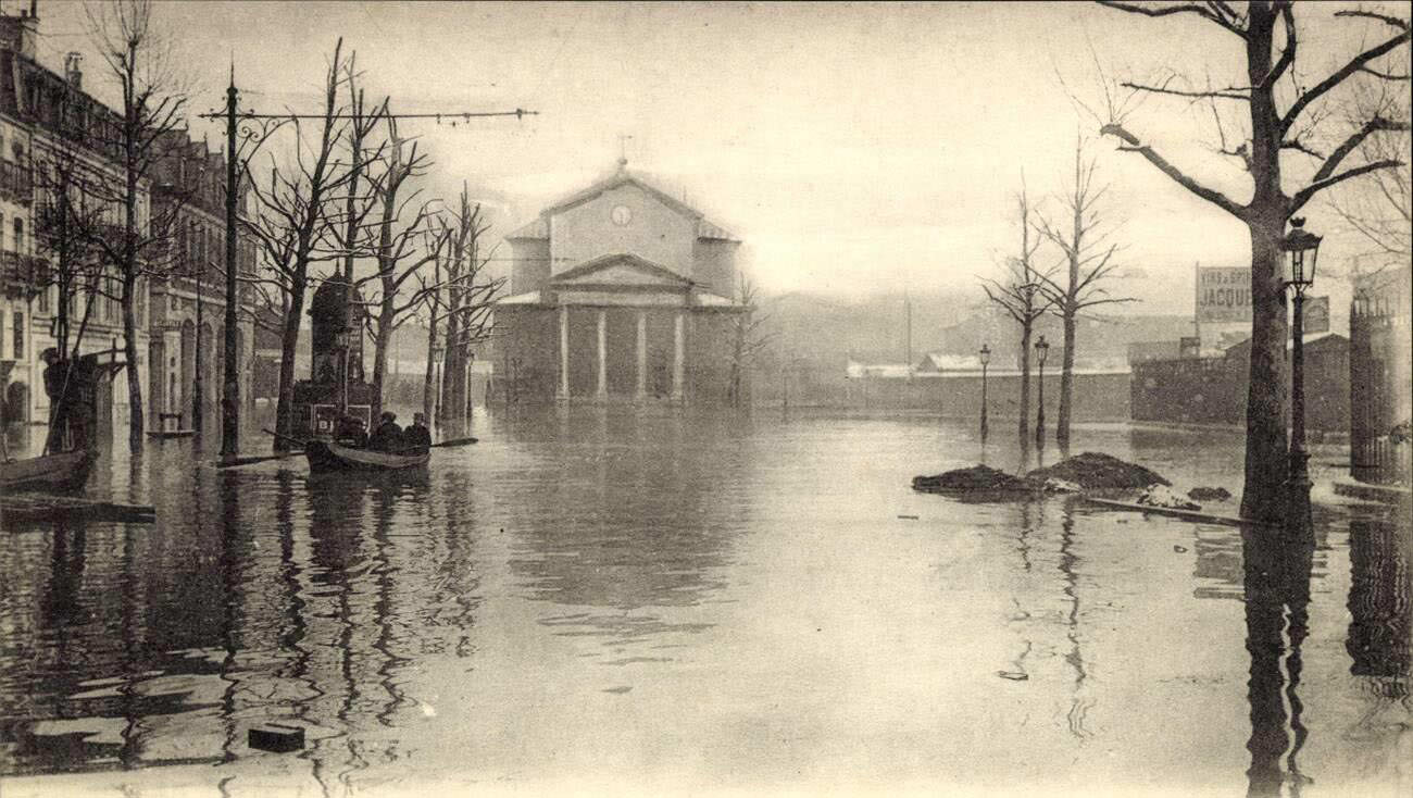 Paris, Seine flood Jan 1910 - Place de la Nativité.