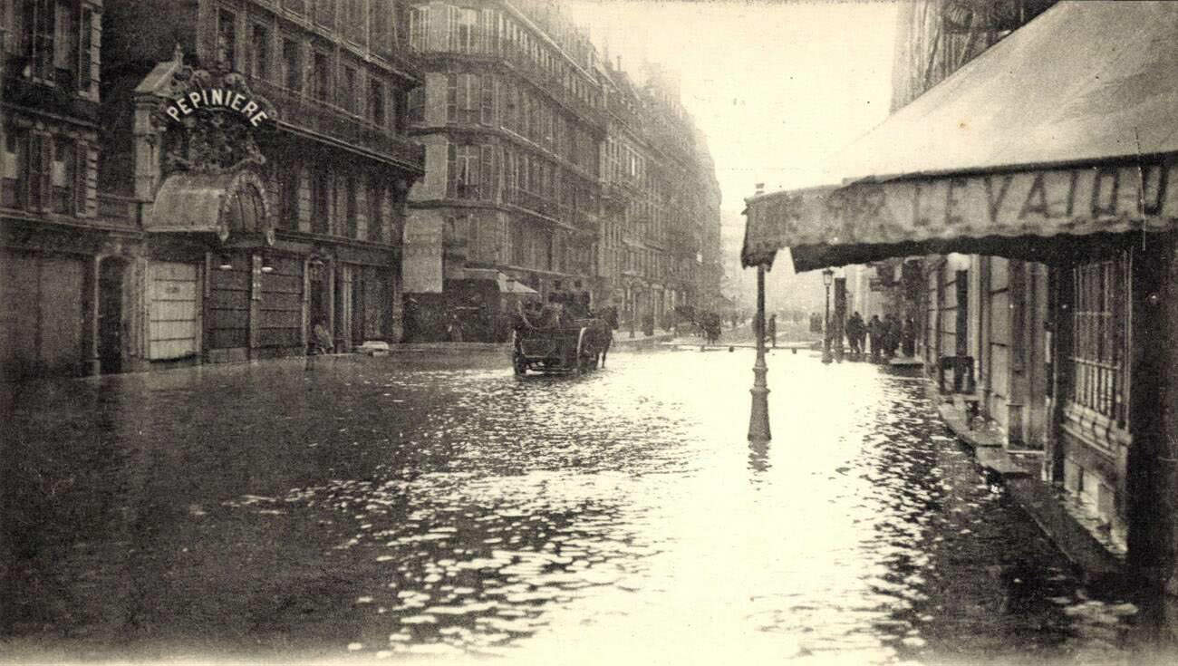 Paris, Seine flood Jan 1910 - La Rue de la Pépinière.