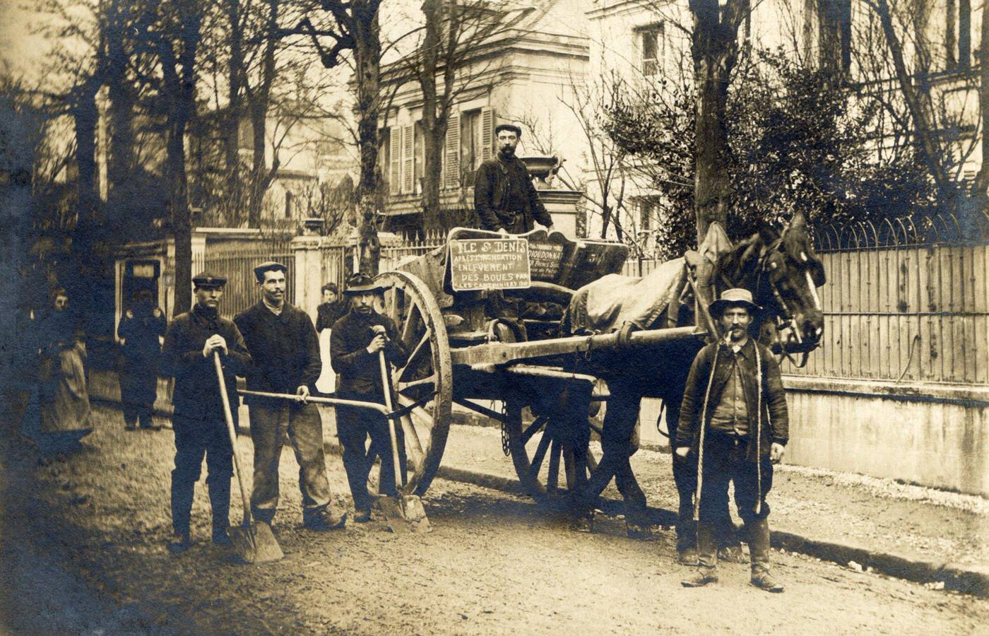 Vintage French postcard: flood clean-up crew in L'Ile Saint-Denis, north of Paris, circa 1910.