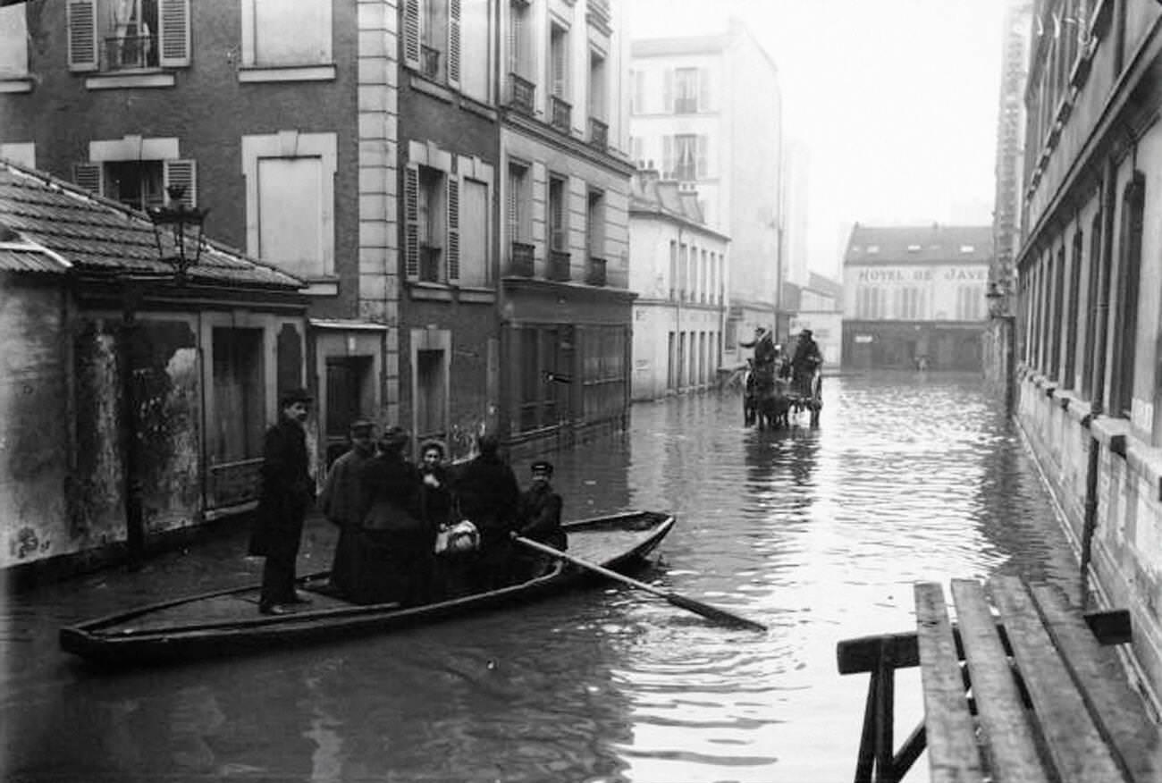 Great Flood of Paris, 1910 - Rue Lacordaire.