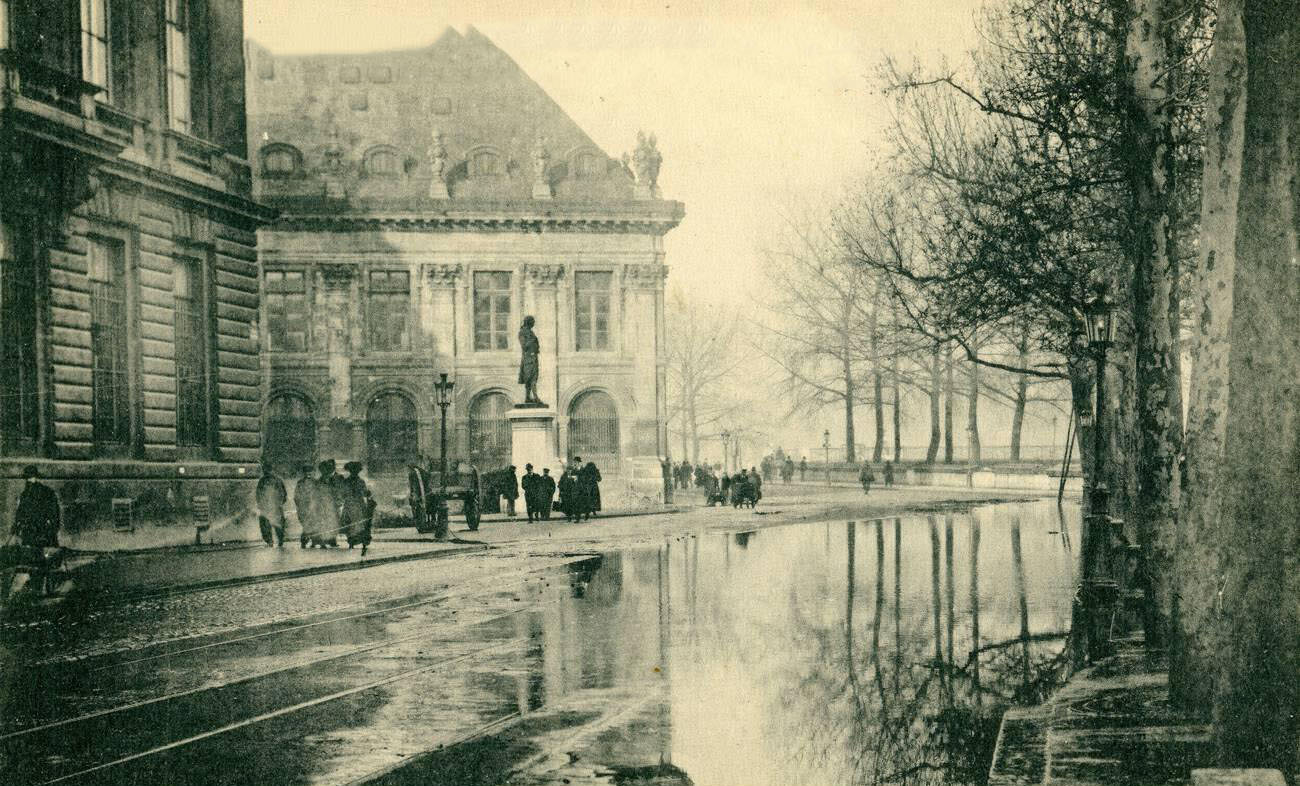 Flood in Paris, 1910 - Quai de Conti.