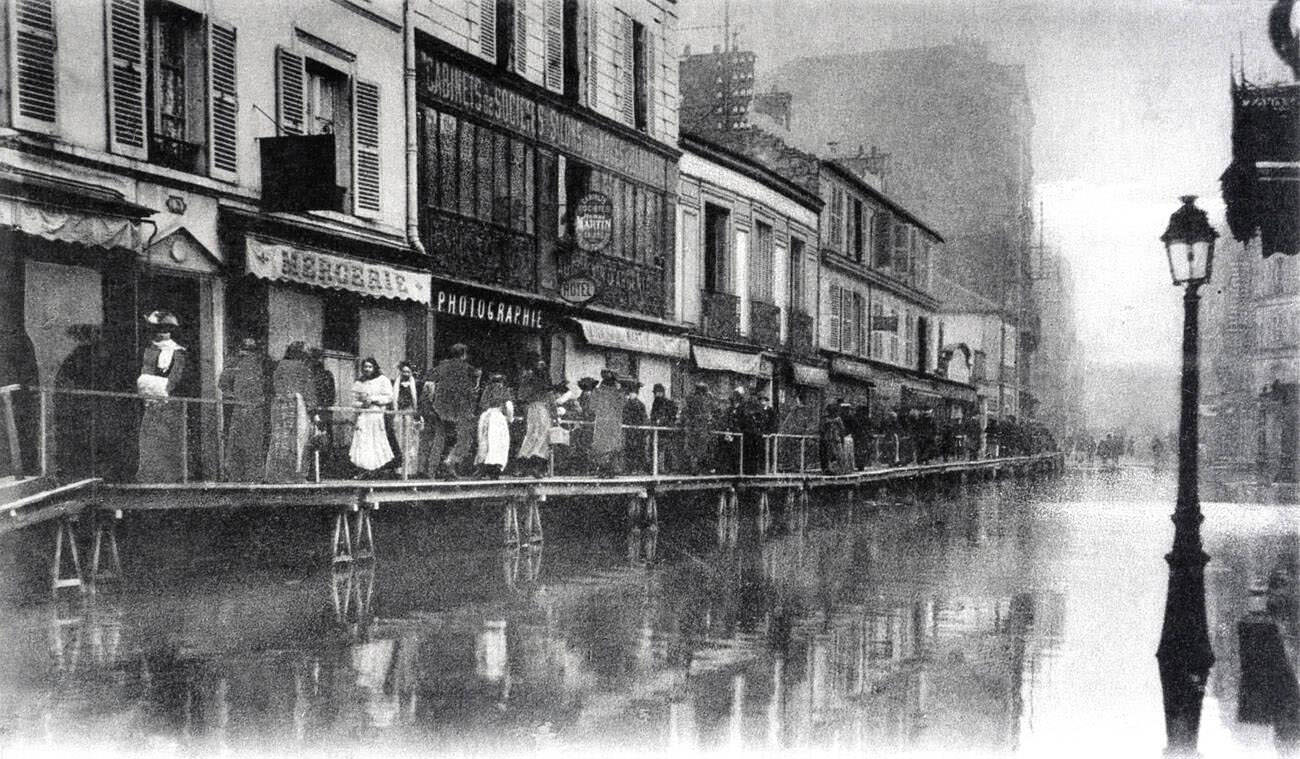 Old postcard of Paris floods, January 1910 - Asnières Street Station.