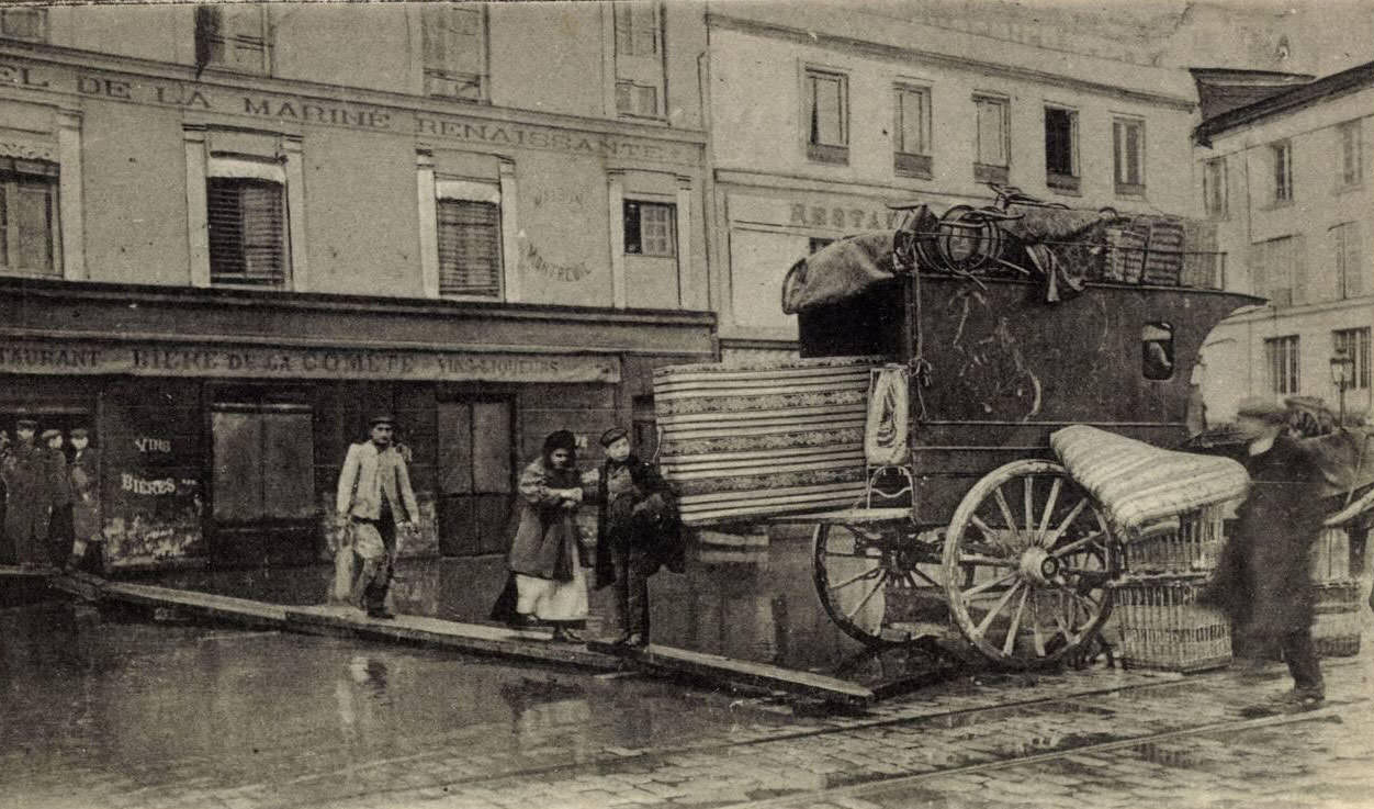 Paris, 1910 Floods, Moving, Quai de Billy.